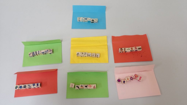 zdjęcie z zajęć mały inżynier kości do gry