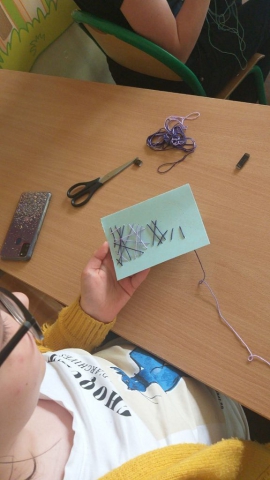 zdjęcie z warsztatów z igłą za pan brat