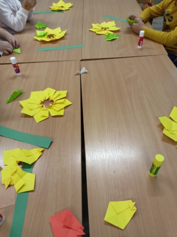 prace, origami, słoneczniki