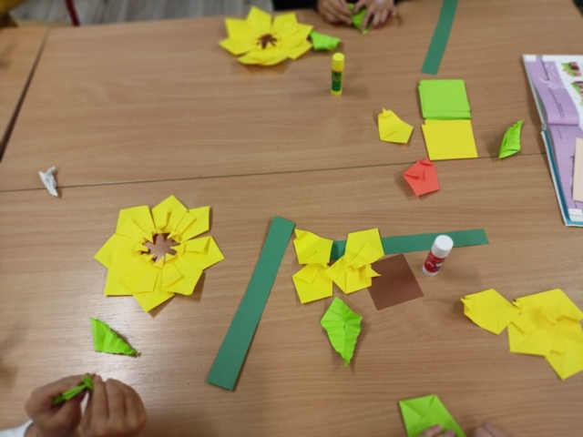 prace, origami, słoneczniki