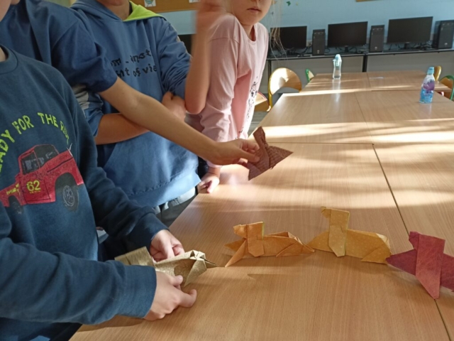 prace zajęcia origami, jamniki