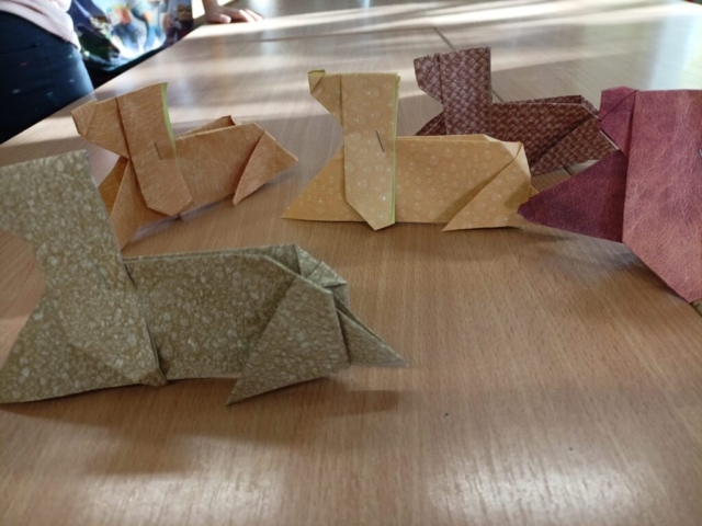 prace zajęcia origami, jamniki