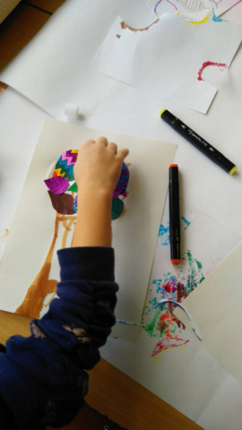 zajęcia plastyczne, kolorowe, jesienne drzewka