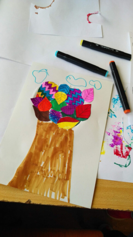 zajęcia plastyczne, kolorowe, jesienne drzewka