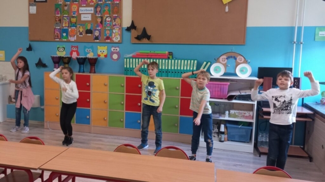 Muzolinki. Tańczymy, śpiewamy, gramy na różnych instrumentach