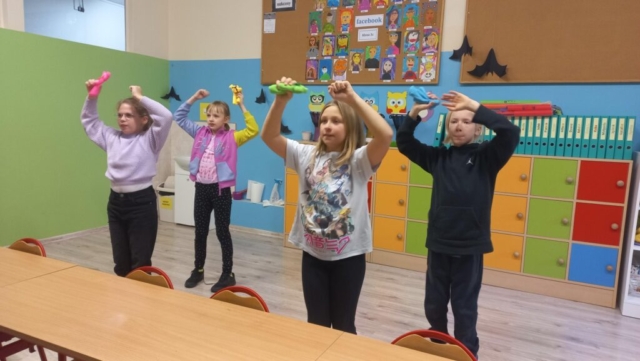 Muzloniki. Tańczymy, śpiewamy, gramy na różnych instrumentach