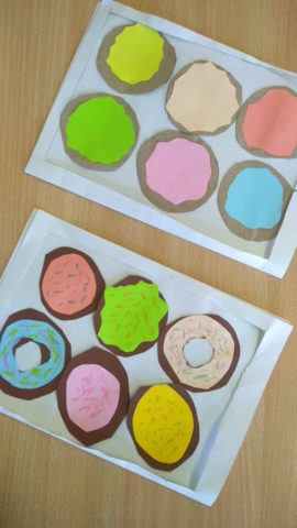 Zajęcia plastyczne, pączki z papieru kolorowego