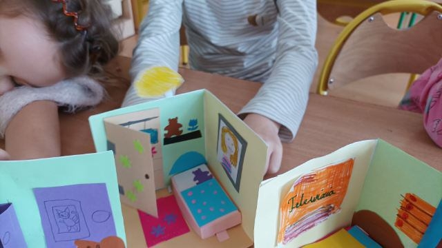 zręczne rączki, prace, przestrzenne domki z papieru