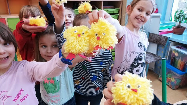 wielkanocne kurczaczki z włóczki