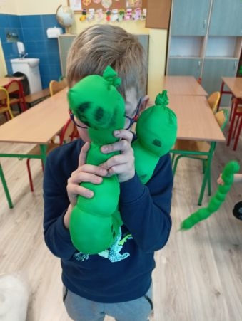 kreatywne popołudnia, przytulanka gąsienica