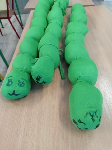 kreatywne popołudnia, przytulanka gąsienica