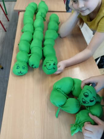 kreatywne popołudnia, przytulanka gąsienica