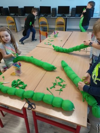 kreatywne popołudnia, przytulanka gąsienica